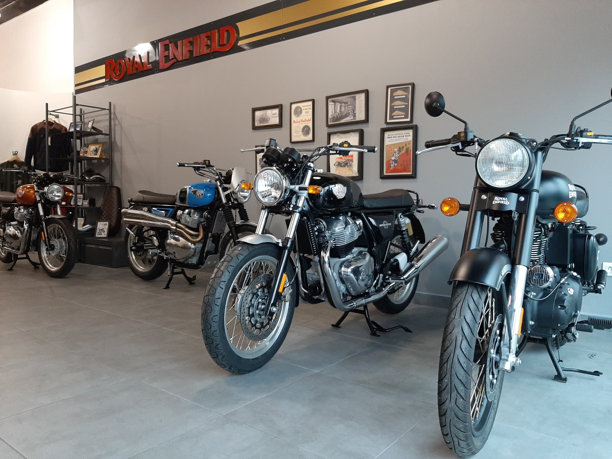 Magasin suzuki et scooter peugeot motostore 30 Nimes